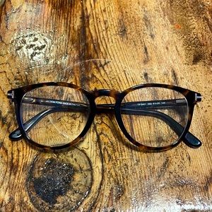 Cute 51eye tortoise Tom Ford✨